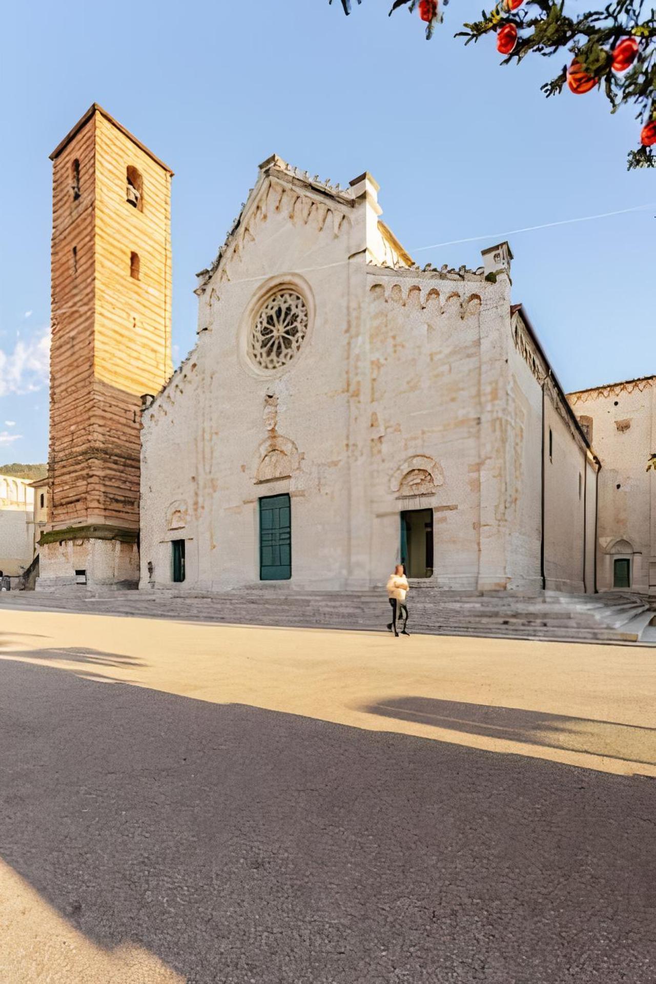Appartamento A 150M Dal Duomo Пьетразанта Экстерьер фото